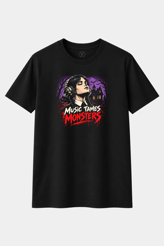 Camiseta Chica Gótica Con Trenzas y Auriculares “Music Tames Monsters” – Terror y Estilo Oscuro